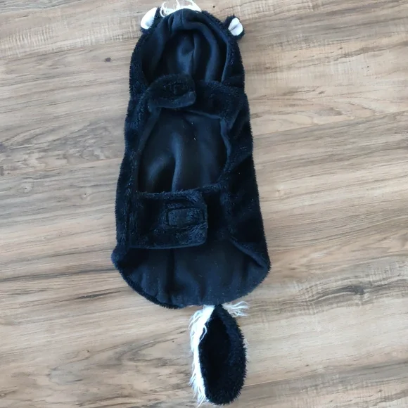 🎉2X Host Pick🎉 EUC Pet skunk costume - Picture 2 of 4